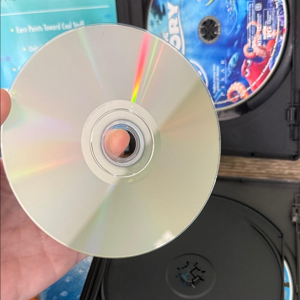 Disney Pixar Finding Nemo and Finding Dory DVDs Set - Picture 6 of 7